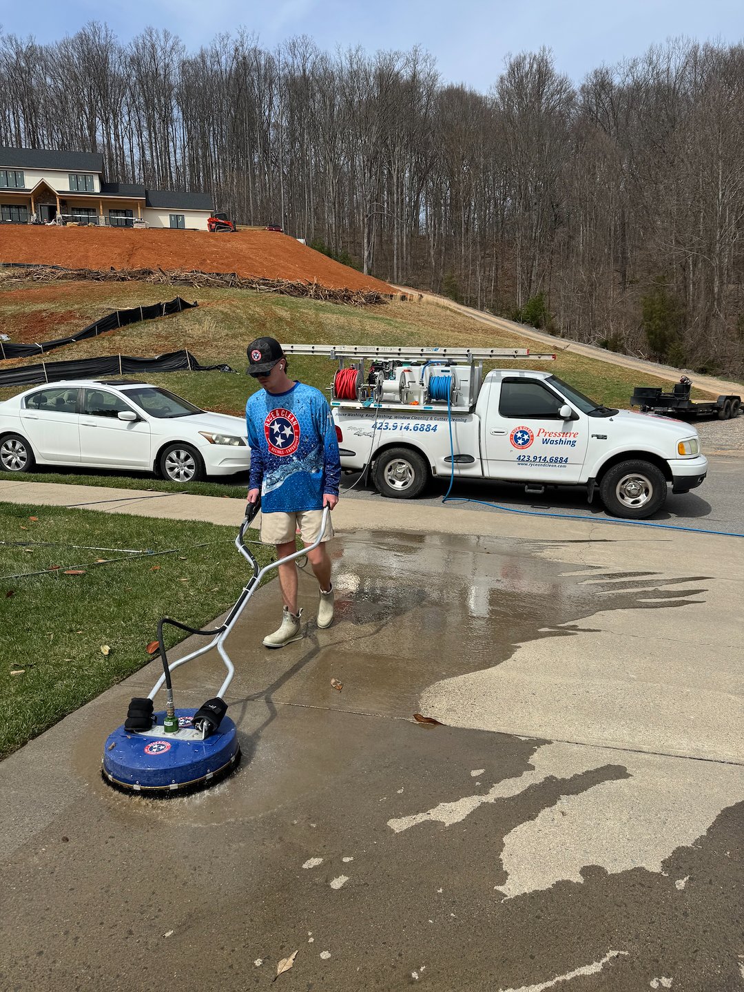 ✨ Driveway Cleaning in Kingsport, Tennessee | Professional Pressure Washing by Ryce & Clean