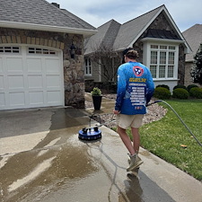-Driveway-Cleaning-in-Kingsport-Tennessee-Professional-Pressure-Washing-by-Ryce-Clean 0