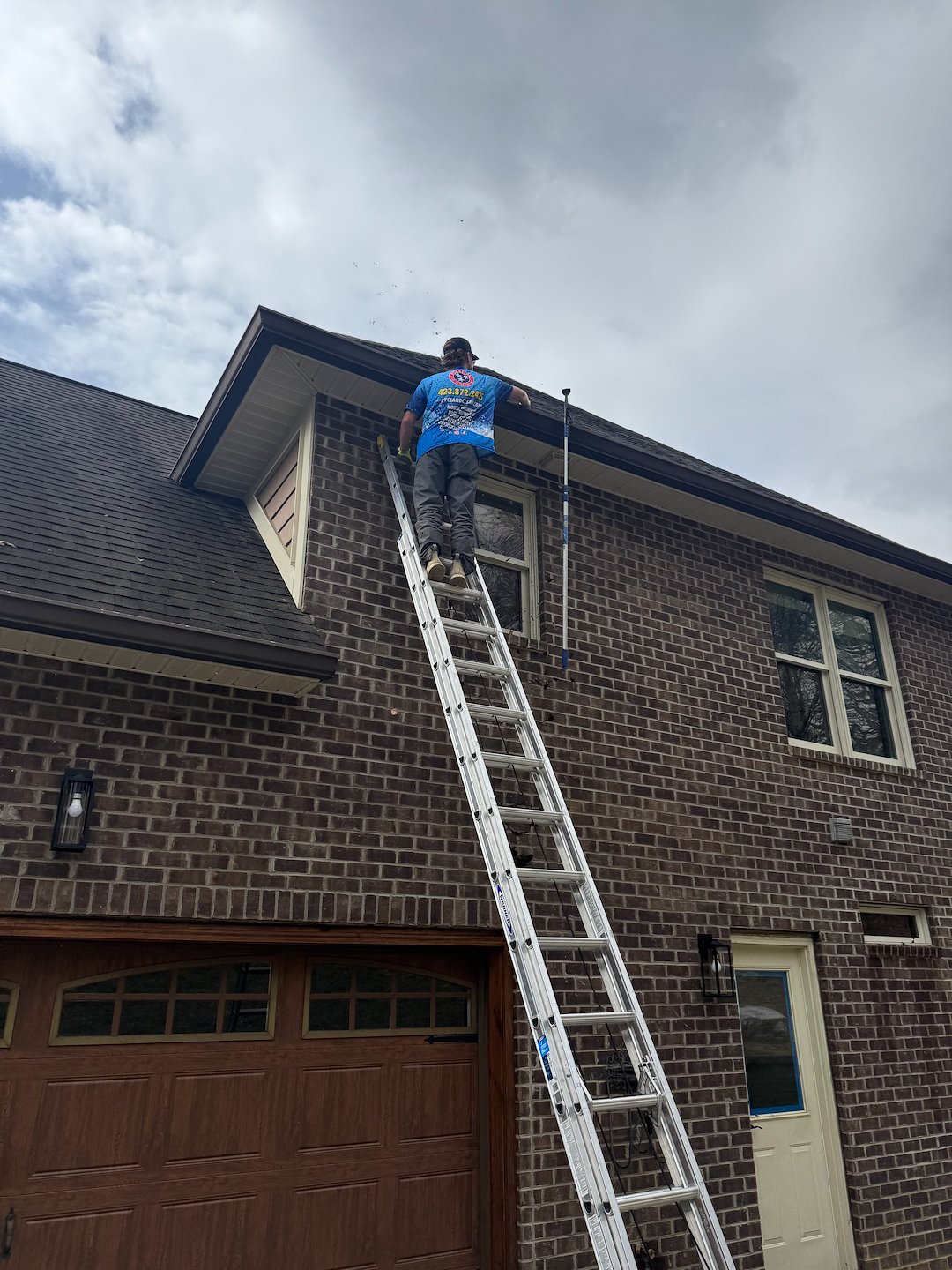 🍂 Gutter Cleaning in Johnson City, Tennessee | Professional Service by Ryce & Clean