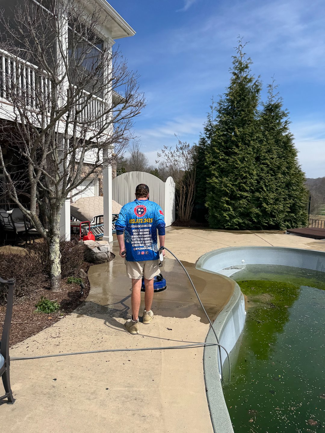 🏊‍♂️ Pool Deck Cleaning in Kingsport, Tennessee | Safe & Slip-Resistant Results by Ryce & Clean
