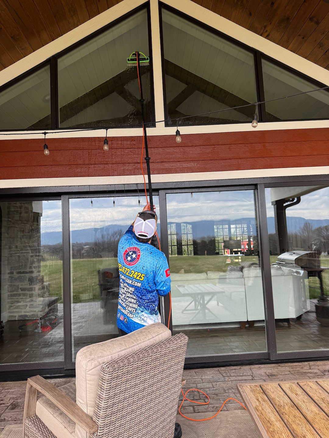 Exterior Window Cleaning in Bristol, Tennessee | Professional Window Washing by Ryce & Clean